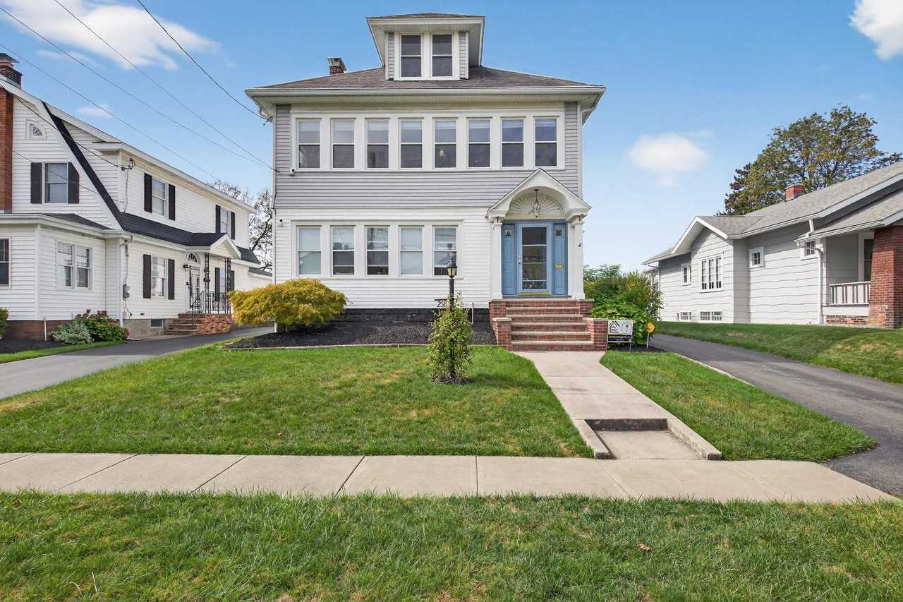 258 Hickok Ave - Photo 3 of 20