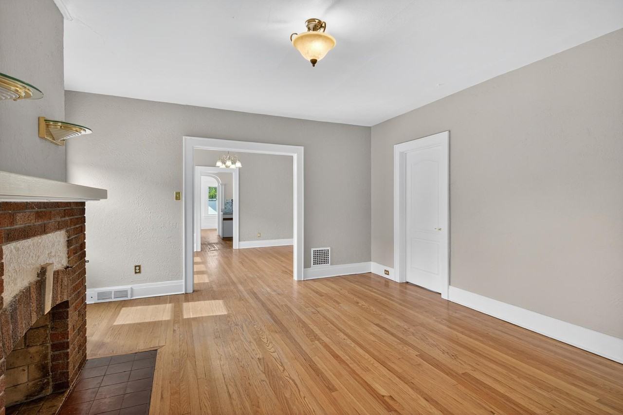 258 Hickok Ave - Photo 7 of 20