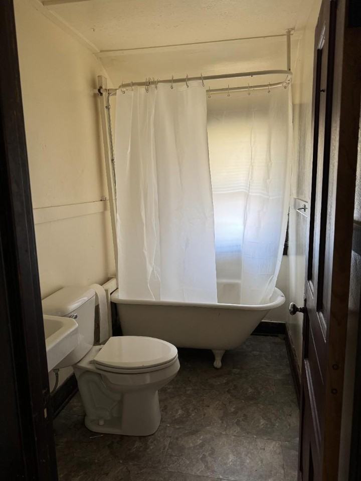 1703 & 1705 Hamilton St - Photo 4 of 6