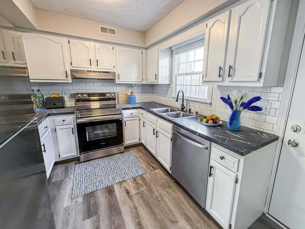 10002 Delores Drive #B - Photo 3 of 12