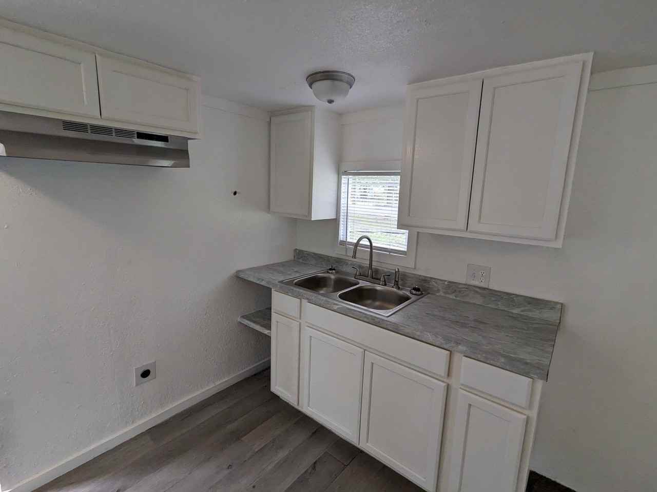 300 Royal Way #NA - Photo 3 of 26