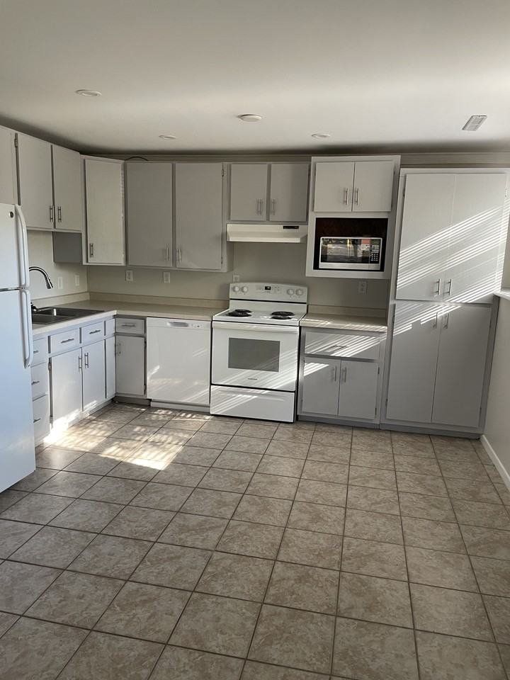 444 29th Ave N #1 - Photo 4 of 9