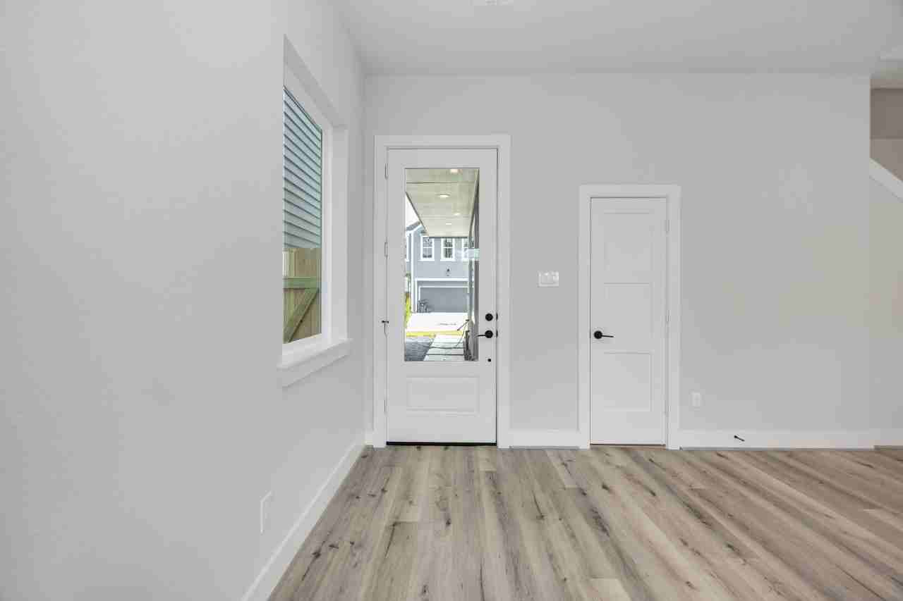 318 Charlock St - Photo 7 of 20