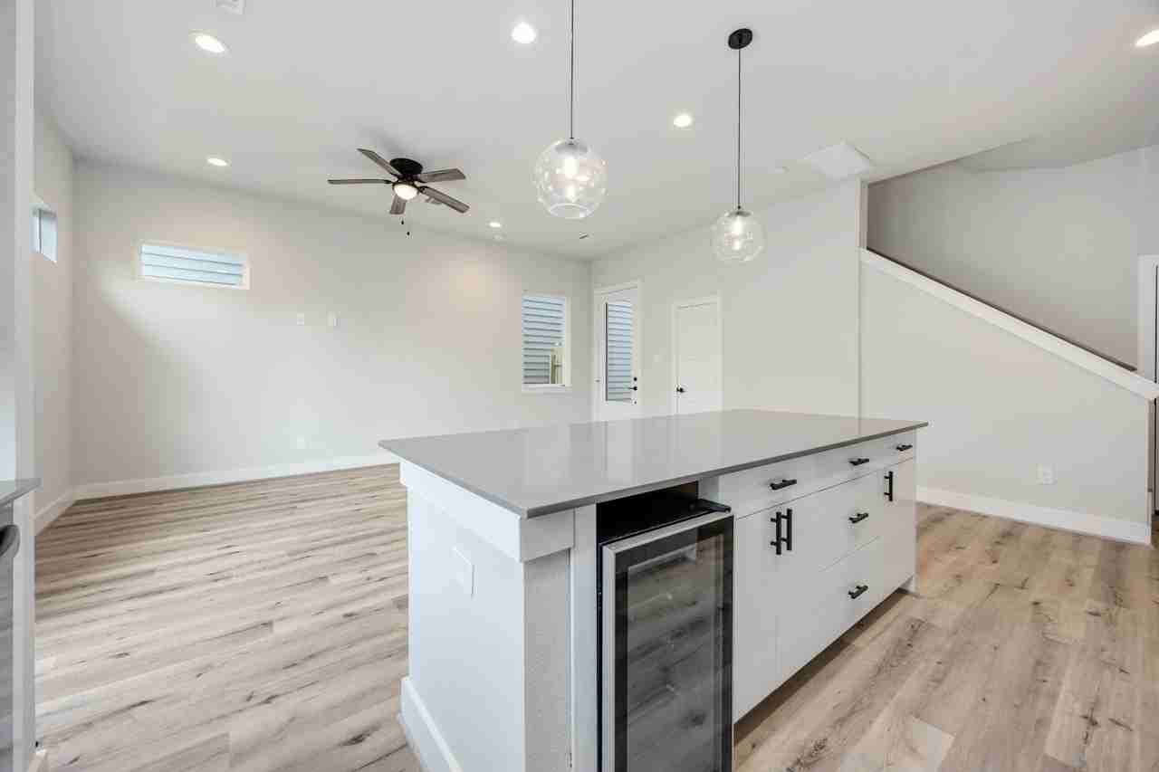 318 Charlock St - Photo 4 of 20