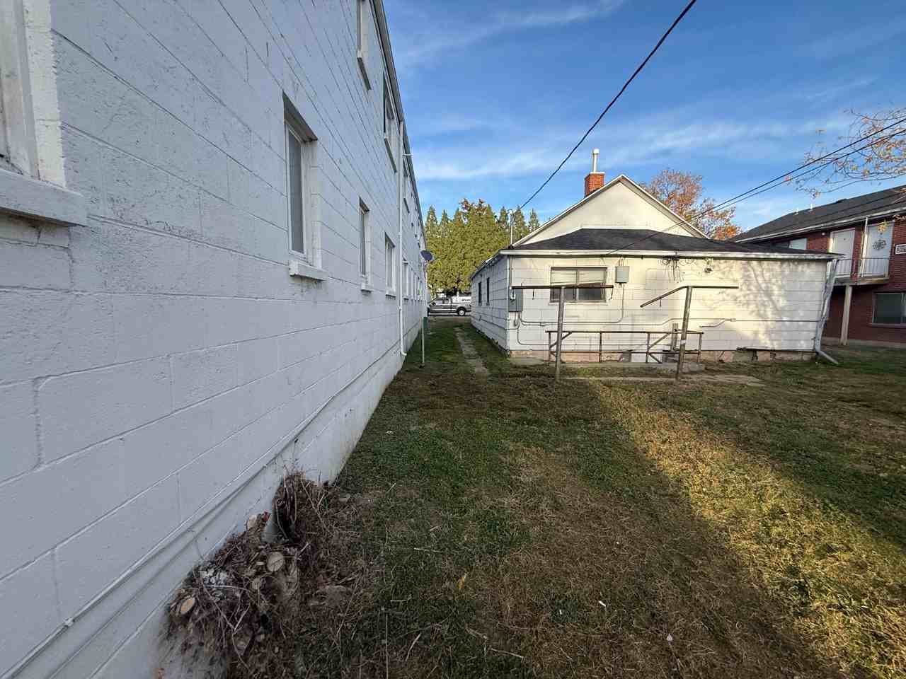 1245/1247  S 5th Ave - Photo 5 of 24