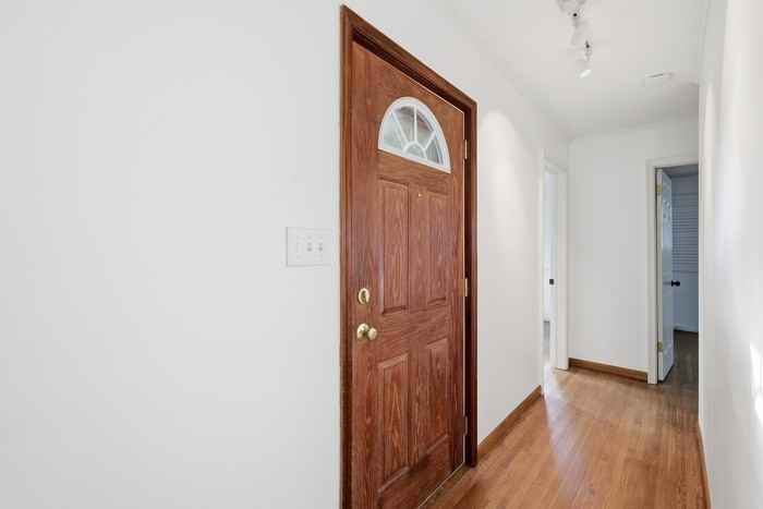 3901 Lawrence Ave - Photo 2 of 31