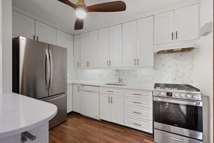 3901 Lawrence Ave - Photo 3 of 31