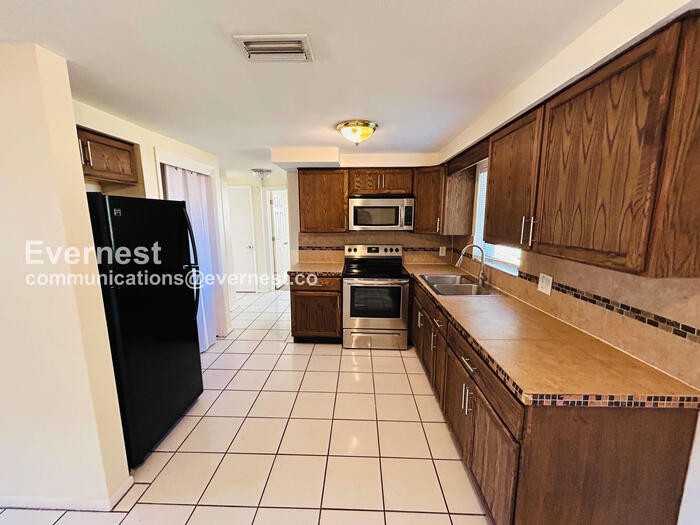 3600 Berkshire St - Photo 7 of 39