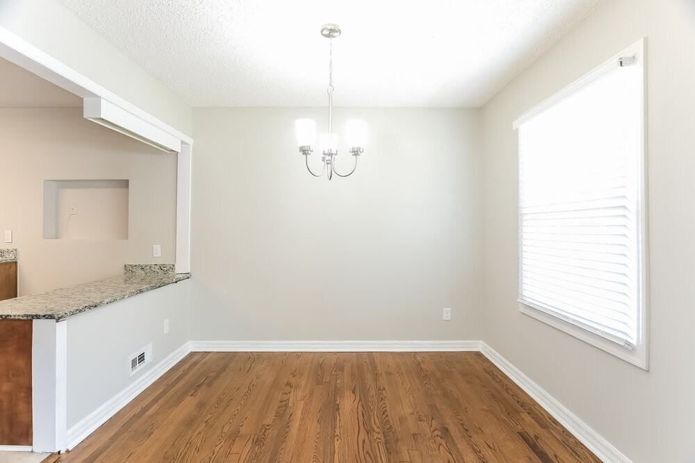 817 Hillview Dr - Photo 5 of 16