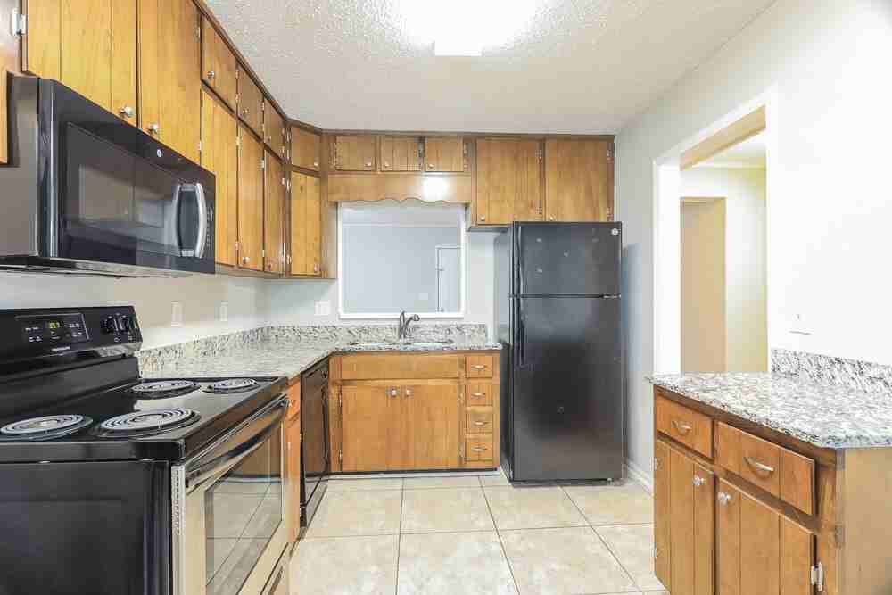 817 Hillview Dr - Photo 6 of 16