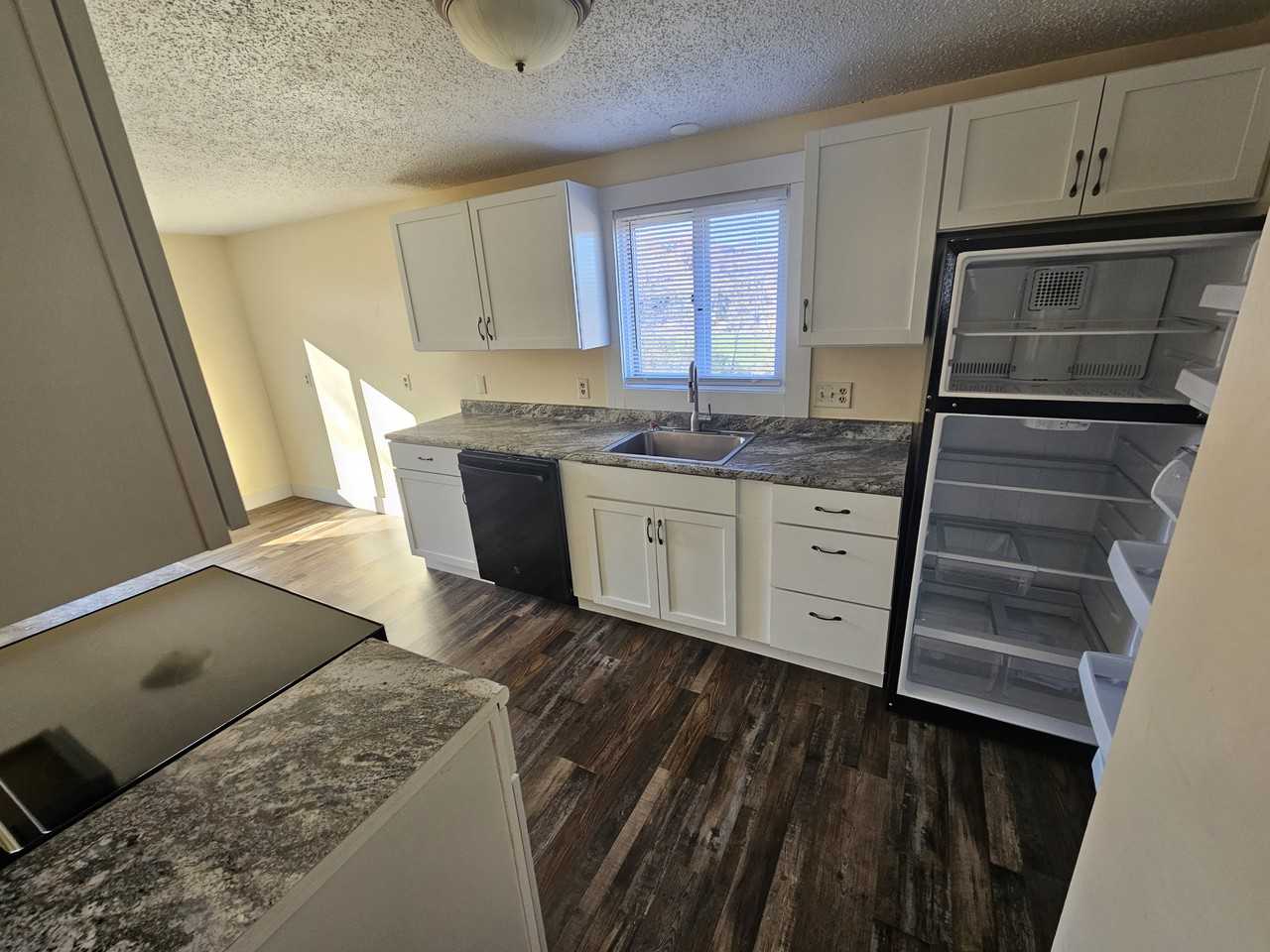 1224 Oakview Dr #1 - Photo 3 of 25