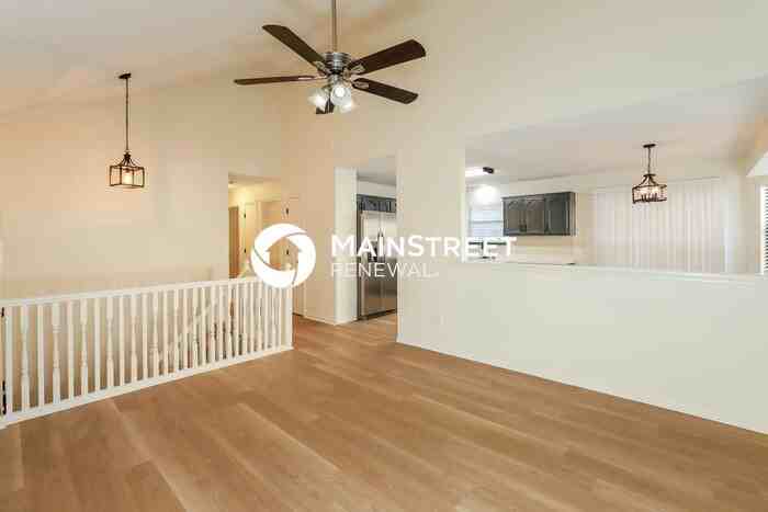 404 Se Bristol Dr - Photo 5 of 19