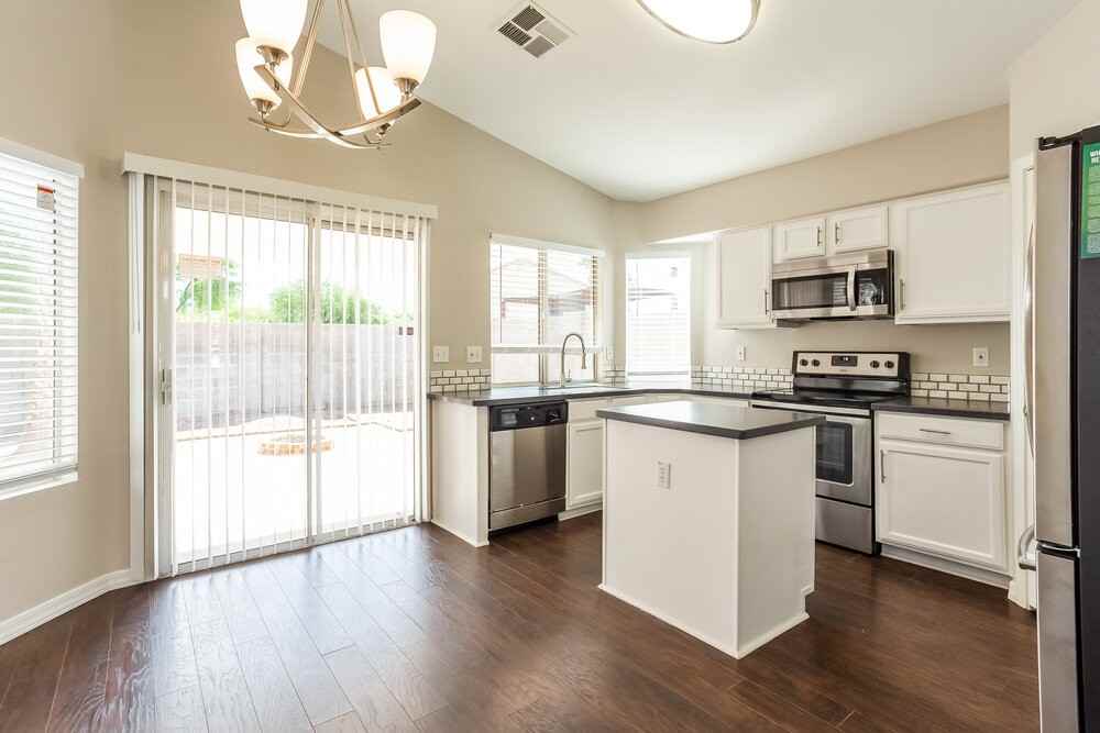 867 E Morelos St - Photo 5 of 15