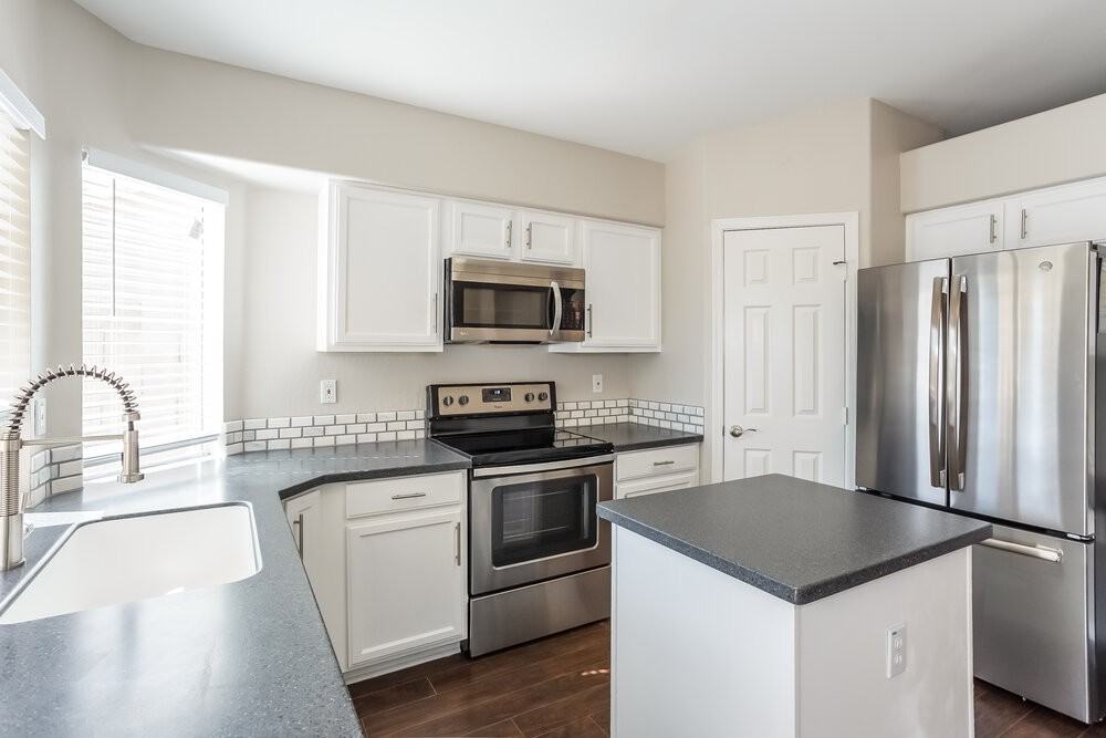 867 E Morelos St - Photo 7 of 15