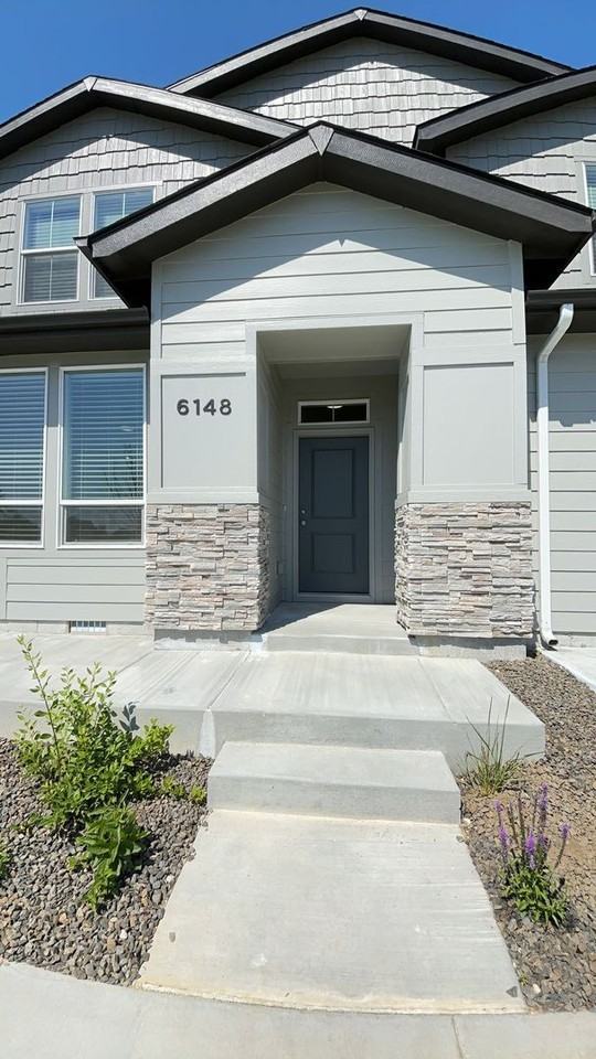 6184 North Tarako Avenue - Photo 2 of 29