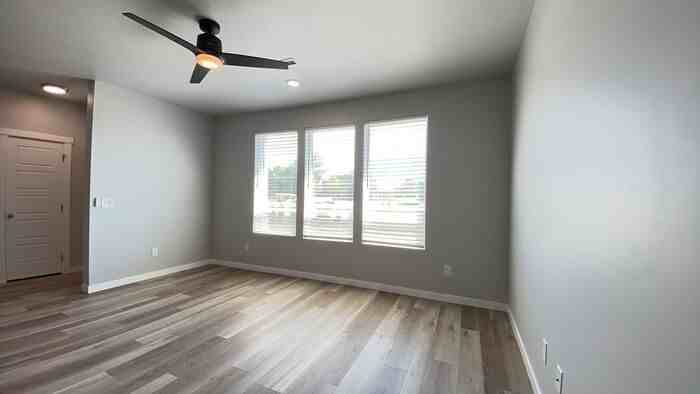 6184 North Tarako Avenue - Photo 7 of 29