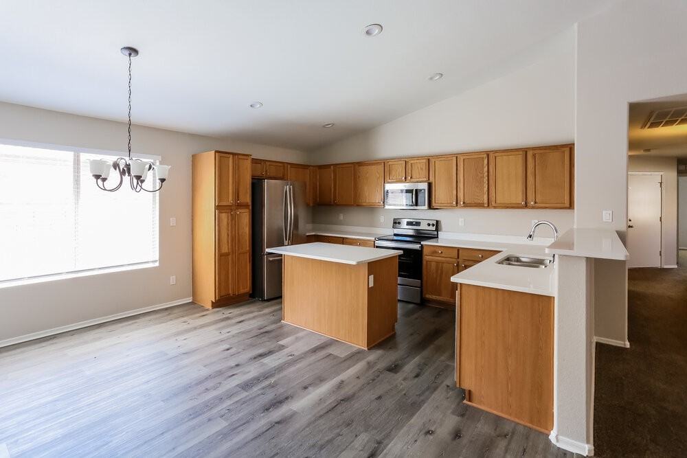 801 S 125th Ave - Photo 6 of 16