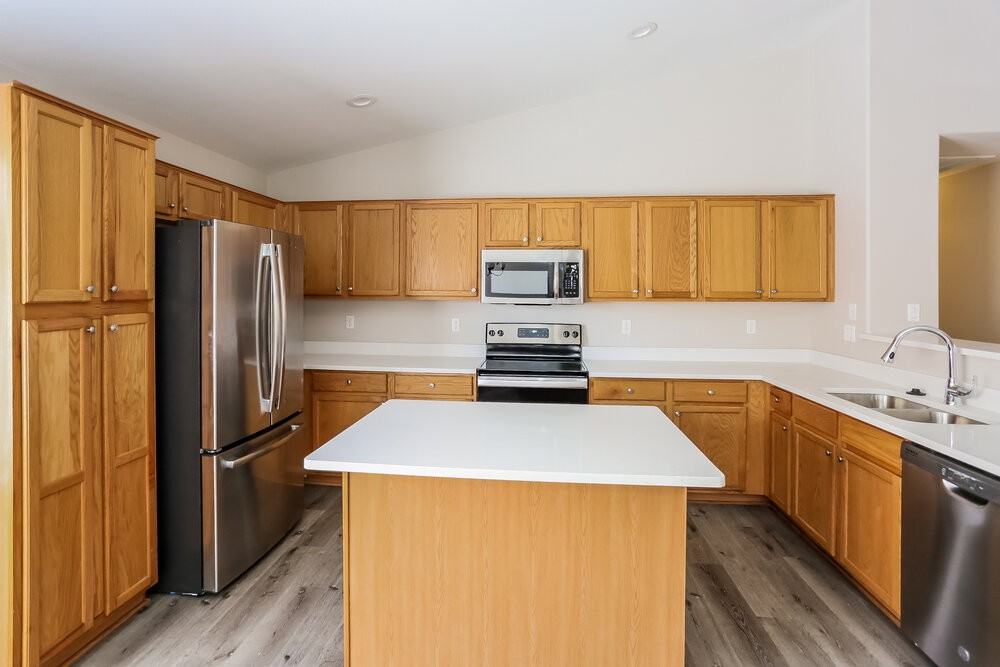 801 S 125th Ave - Photo 7 of 16