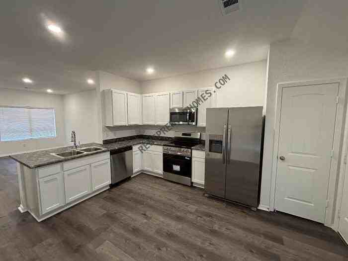 34 34 10 Point Lane - Photo 6 of 18