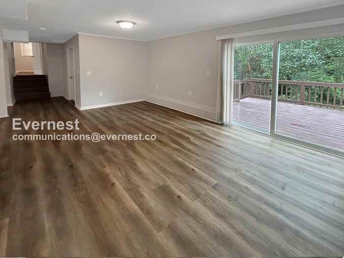 542 Newcastle Rd - Photo 7 of 24