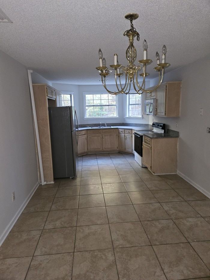 3808 Soapstone Rd - Photo 5 of 15