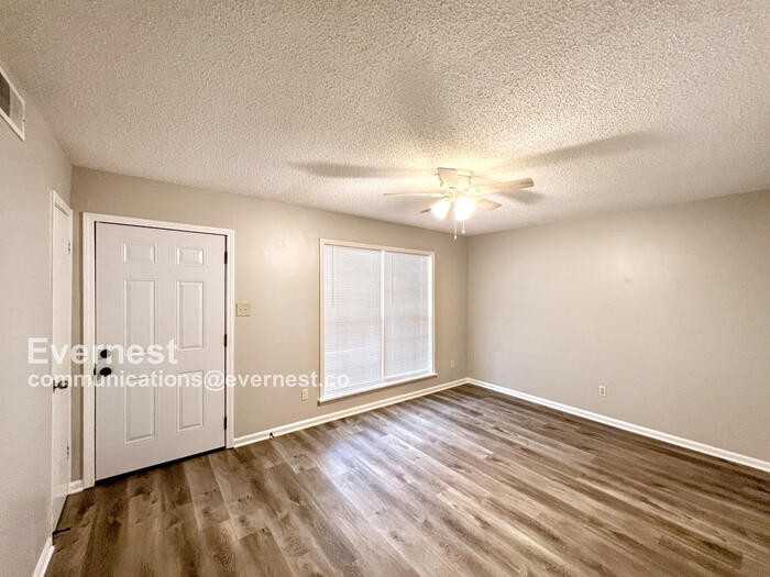 5698 Winterwood Dr - Photo 4 of 15