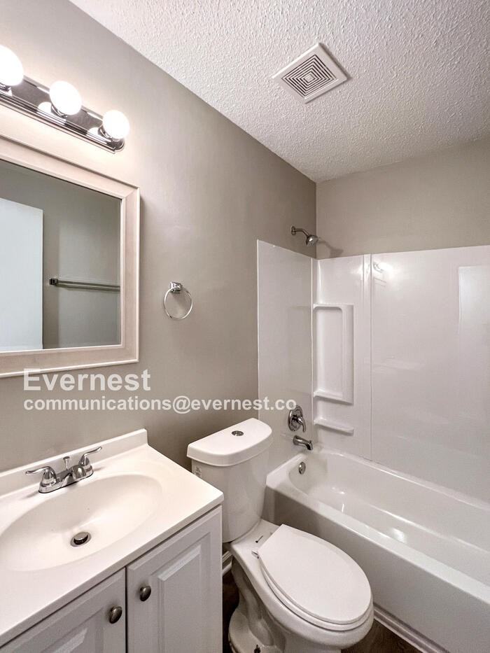 5698 Winterwood Dr - Photo 5 of 15