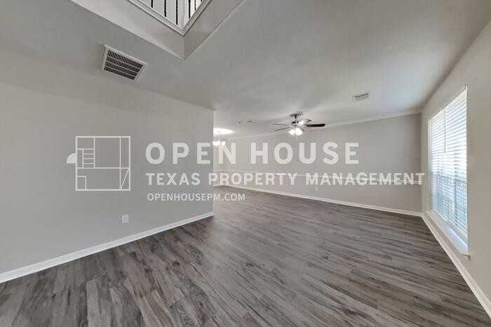 10011 Red Wolf Lane - Photo 5 of 23