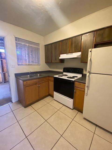 302 W Lee St - Photo 4 of 11