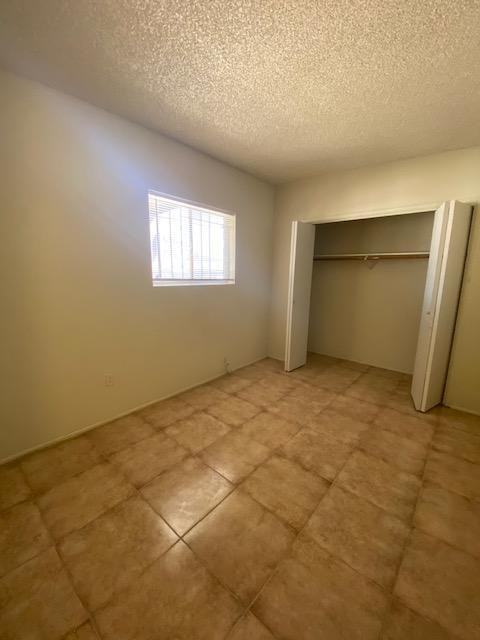 302 W Lee St - Photo 5 of 11