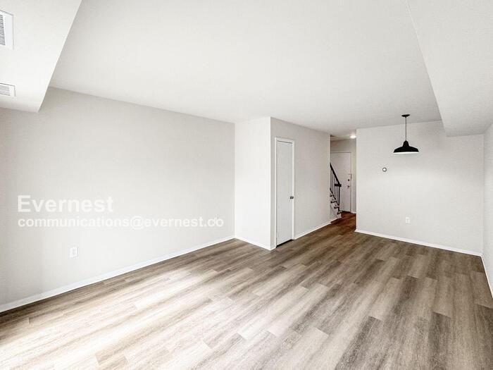 111 Newcastle Dr - Photo 5 of 12