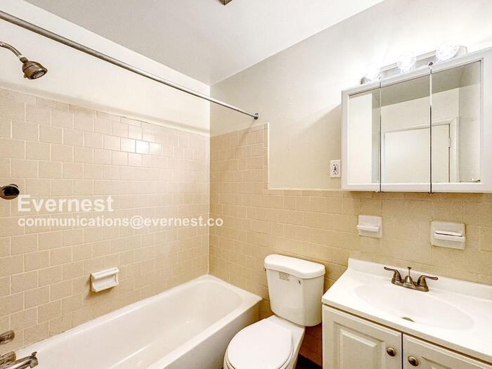 111 Newcastle Dr - Photo 7 of 12