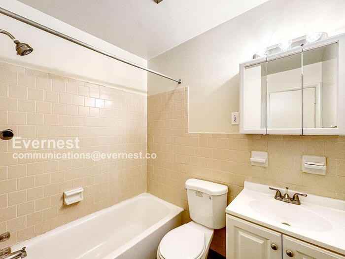 127 Newcastle Dr - Photo 7 of 12