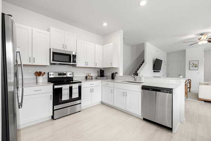 5089 Capri Harbor Dr - Photo 7 of 43