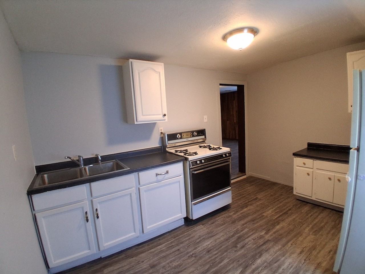 903 Jewell Street #903 - Photo 4 of 9