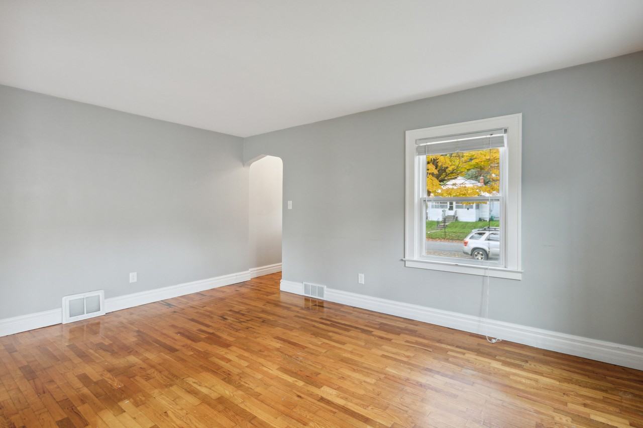 629 Saint Clair Avenue #NA - Photo 7 of 42