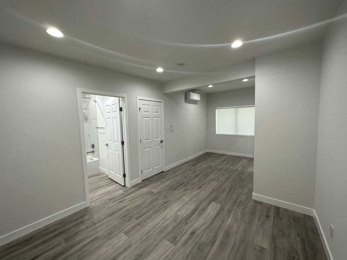 608 West Hillcrest Boulevard #1/2 - Photo 2 of 14