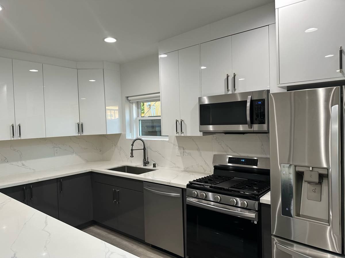 608 West Hillcrest Boulevard #1/2 - Photo 3 of 14