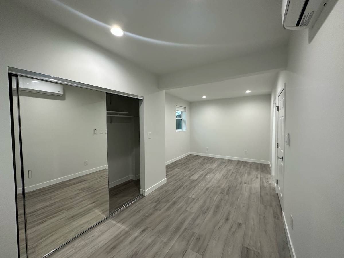 608 West Hillcrest Boulevard #1/2 - Photo 5 of 14