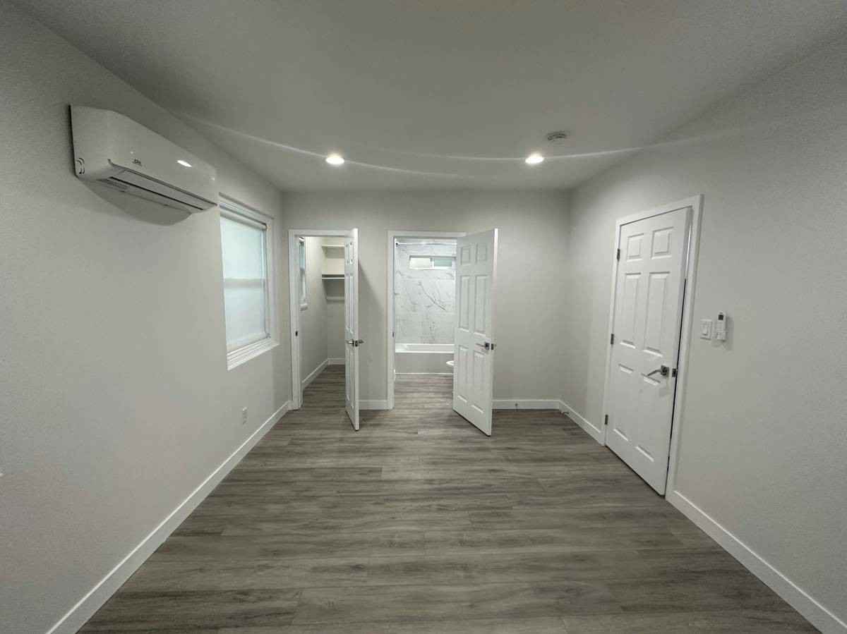 608 West Hillcrest Boulevard #1/2 - Photo 7 of 14