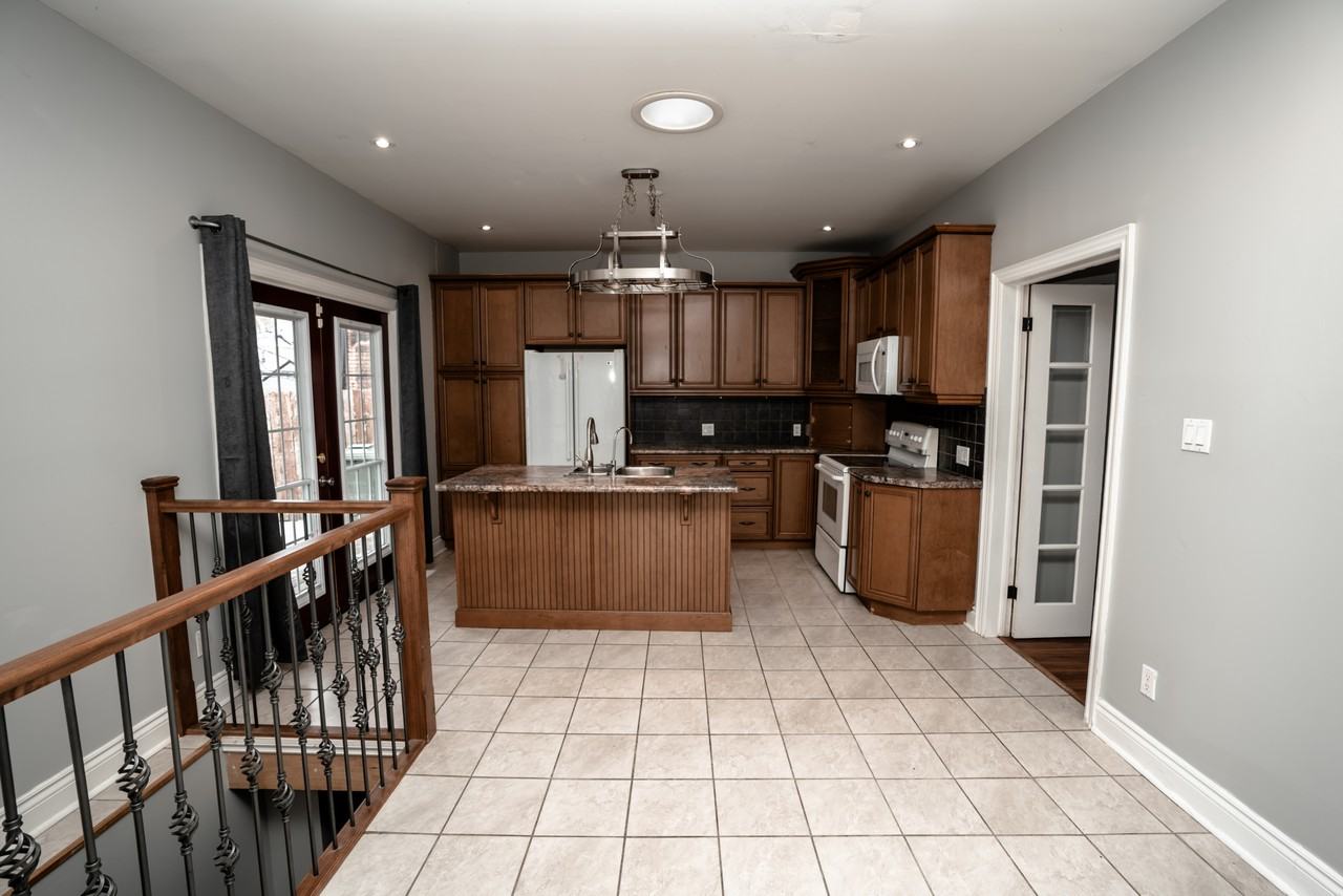 152 Ross St #1 - Photo 2 of 8