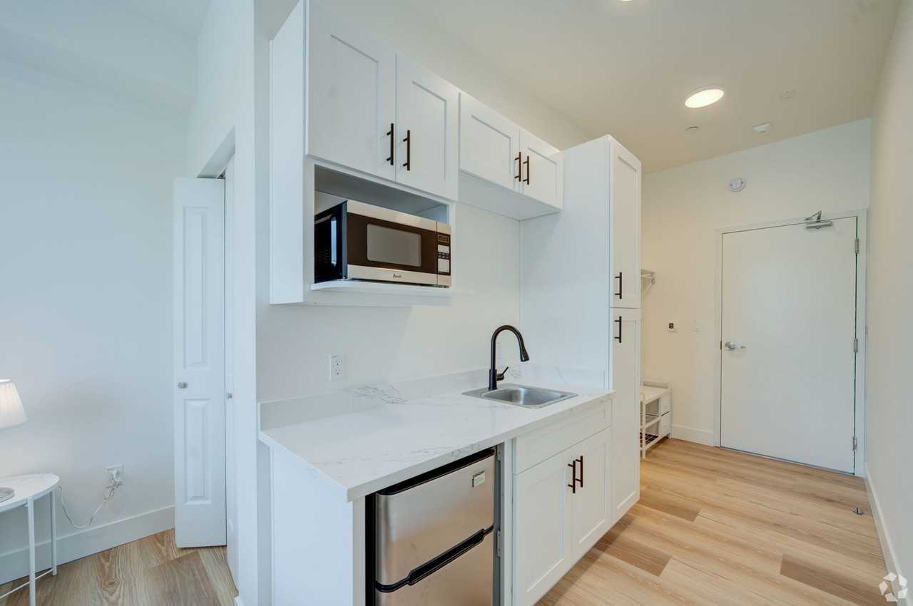 Poets Place Apartment - Photo 6 of 18