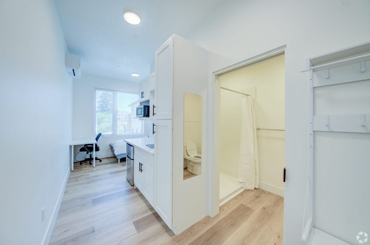 Poets Place Apartment - Photo 4 of 18