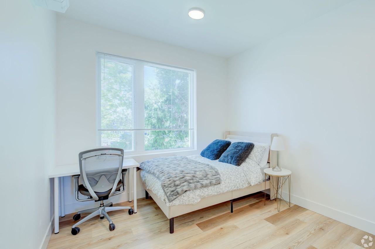 Poets Place Apartment - Photo 5 of 18