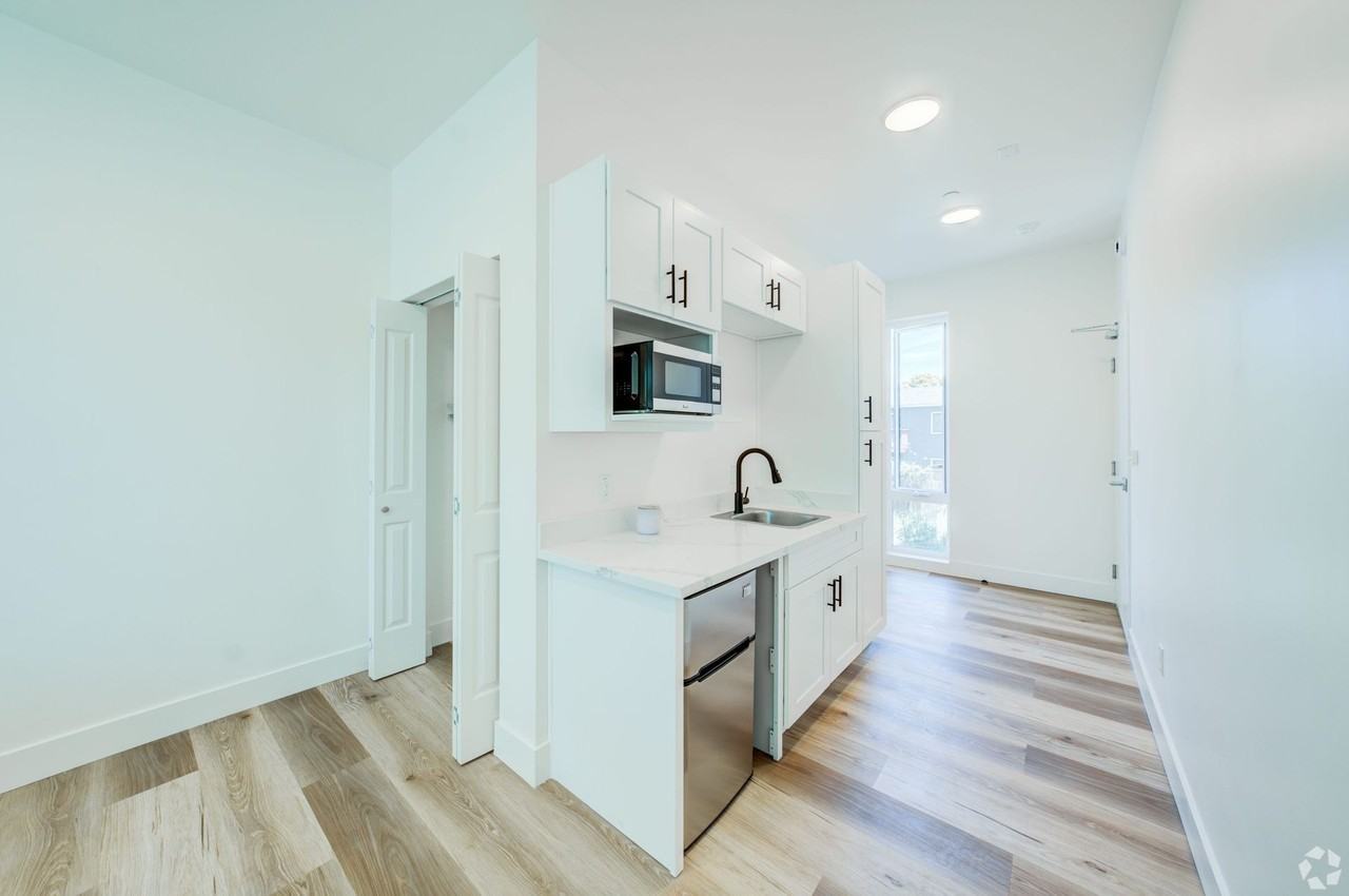 Poets Place Apartment - Photo 7 of 18