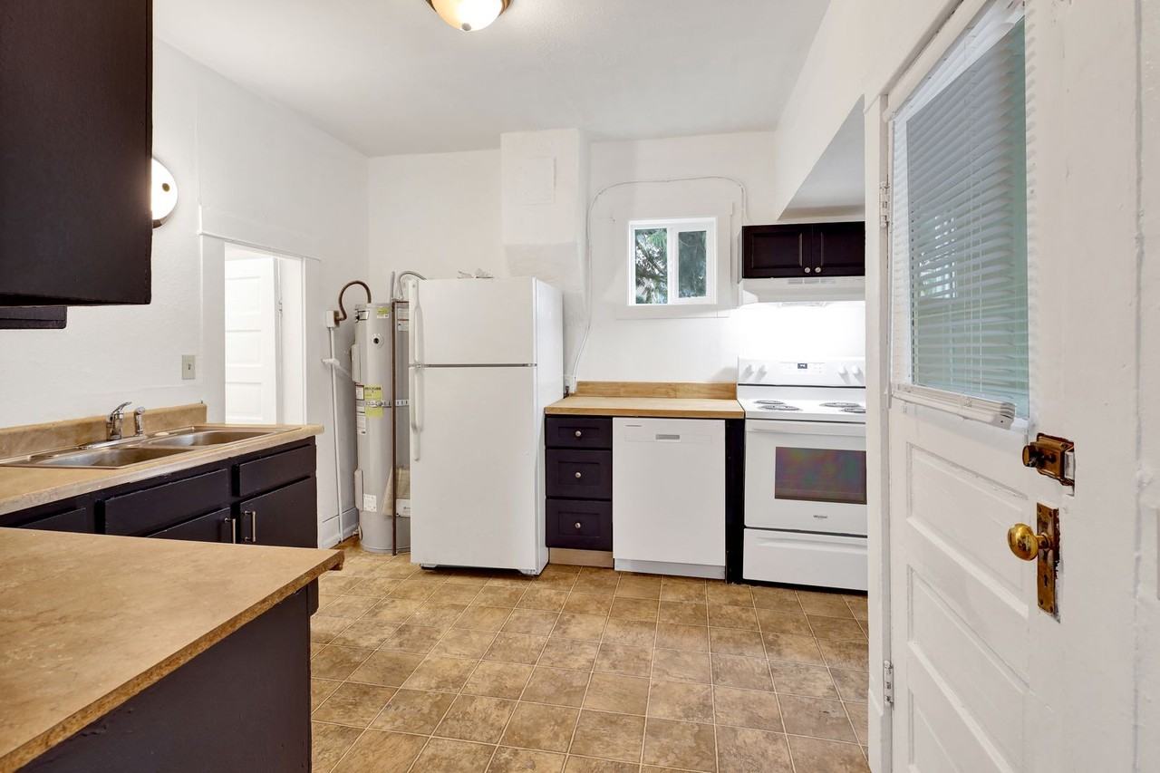 1241 Grant St - Photo 6 of 42