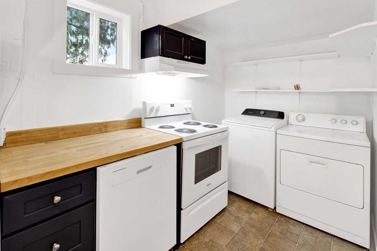 1241 Grant St - Photo 4 of 42