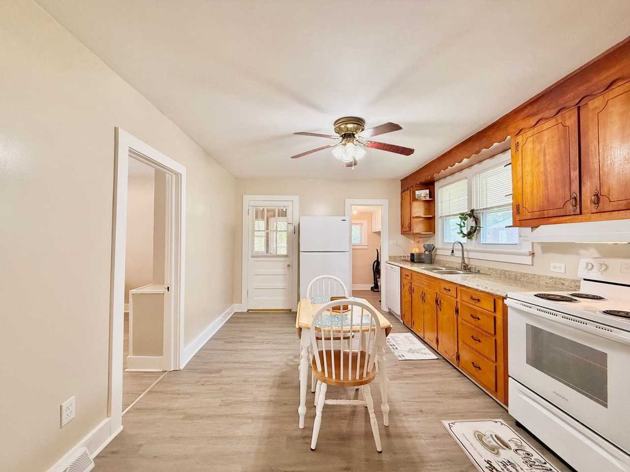 803 Roanoke Ave - Photo 7 of 15