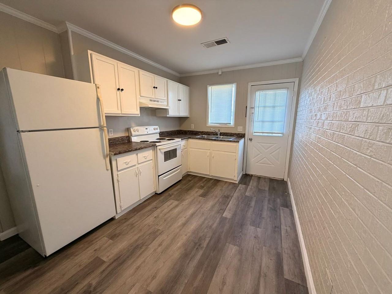 Spring Valley Apartments - Photo 4 of 34