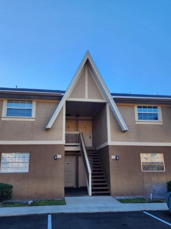 236 Bristol Ct - Photo 2 of 23